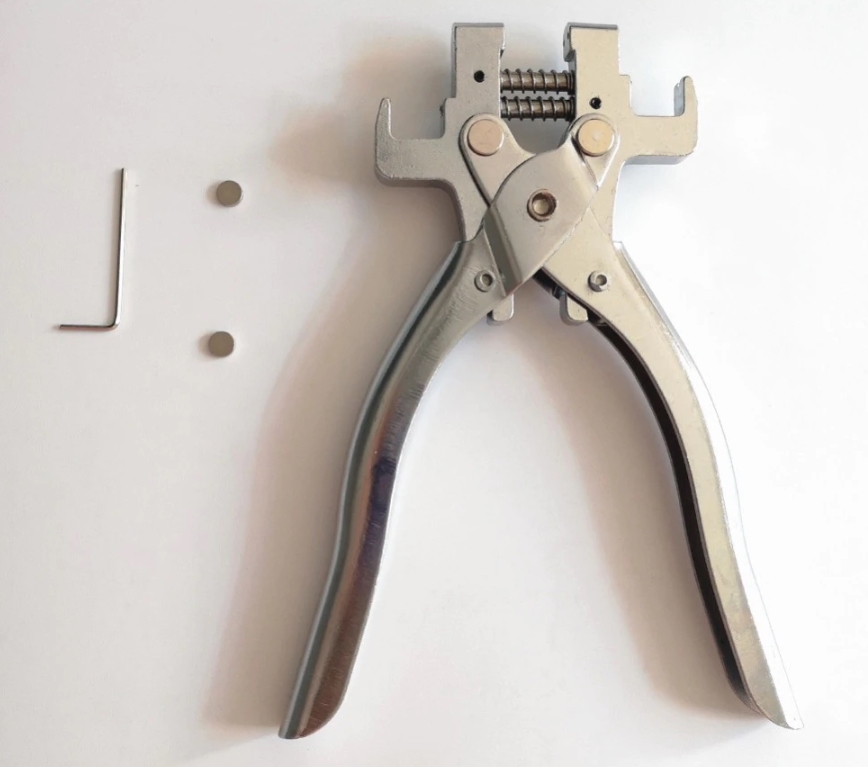 Инструмент для выпресовки фиксатора жала ключа (клещи)