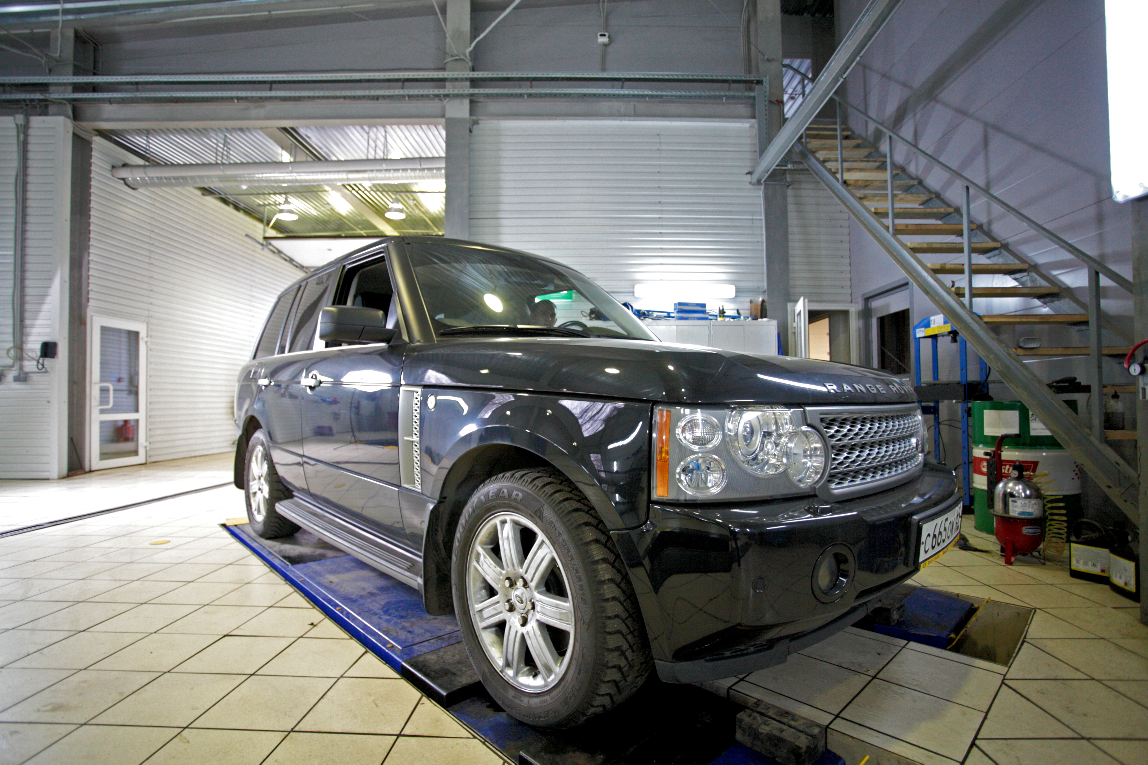 Запчасти и сервис Land Rover в фирменном центре LR.RU